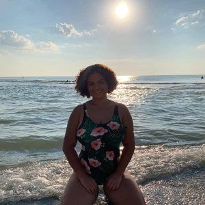 Meet your Posher, Thalia